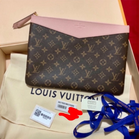 💯💖😍😘 NWT MONOGRAM Louis Vuitton Daily Pouch - Picture 6 of 8